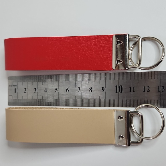 Leather key fob keychain. Color: Cream & Red. - Picture 6 of 6
